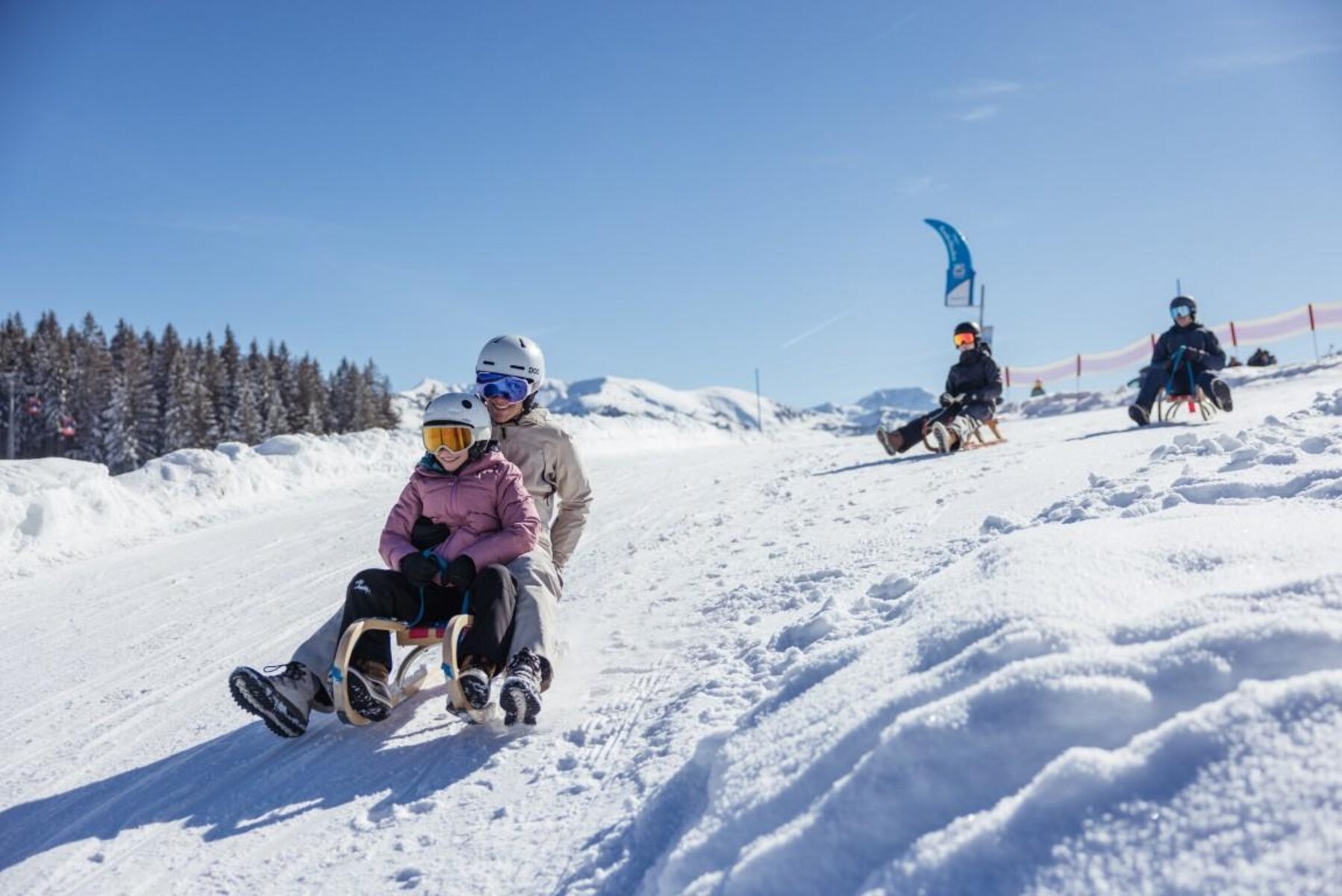 Winterplezier op natuurlijke rodelbanen in Tirol