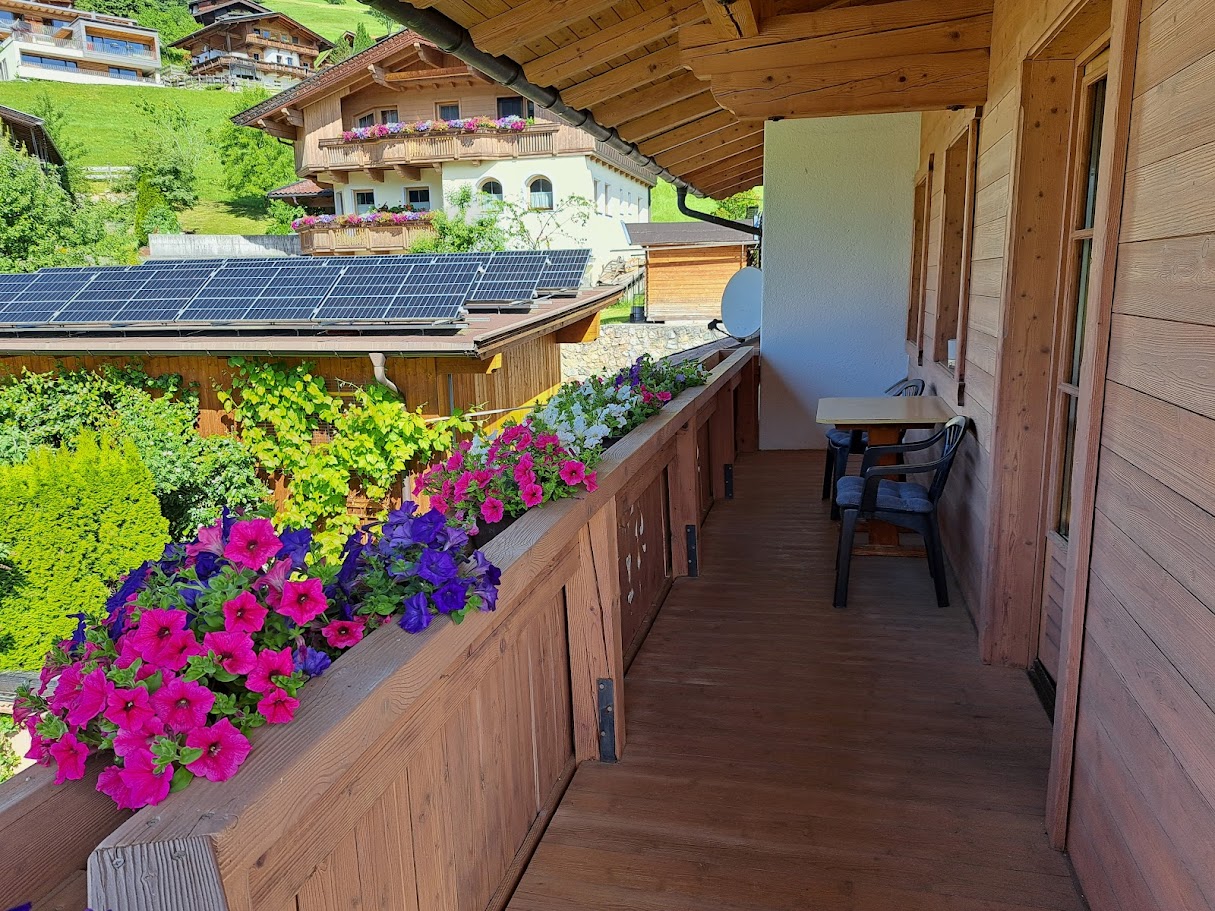 Balkon van vakantieappartement Schatzberg op het westen
