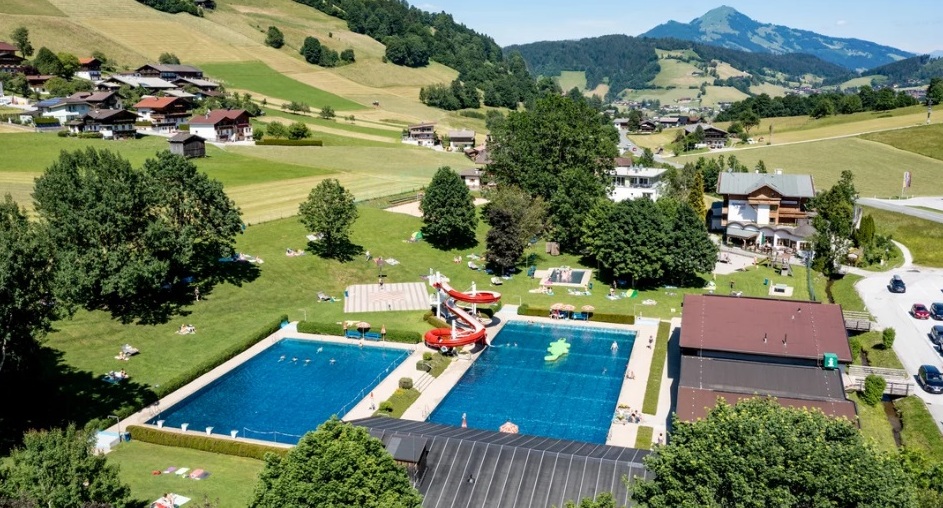 Het openluchtzwembad Wildschönau in Oberau